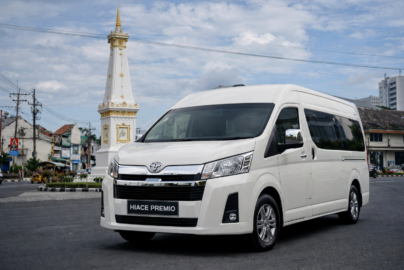 hiace premio luxury